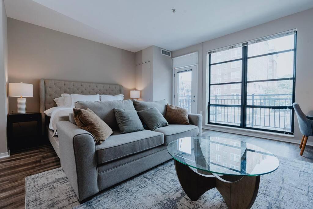 Charming King Bed & Pool St Louis Tower Grove